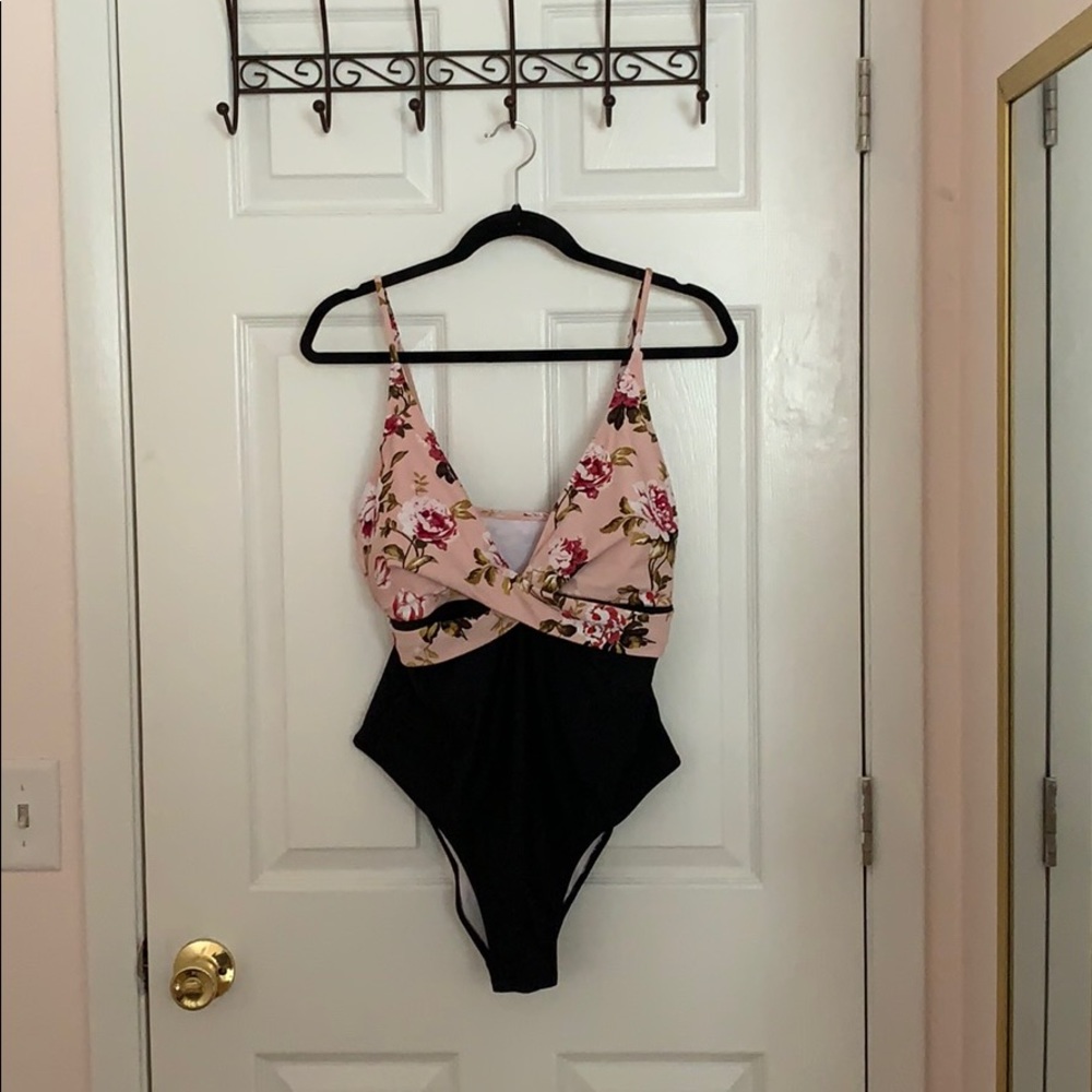 Cupshe One piece bathing suit